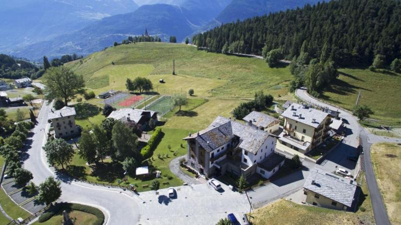 Hotel, Bar & Bistrot Saint Nicolas Gran Paradiso ภายนอก รูปภาพ