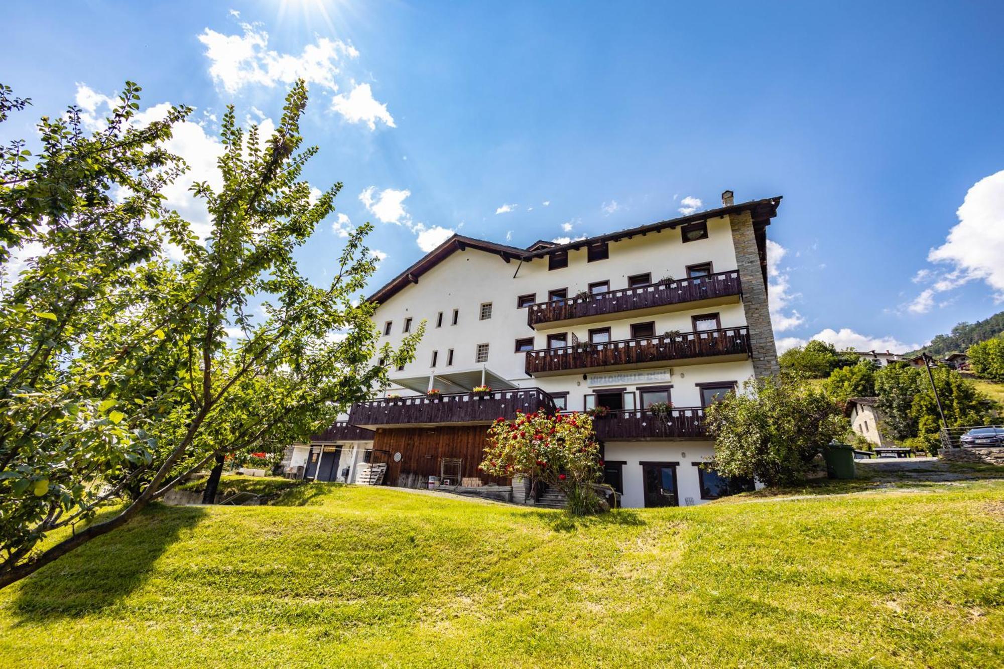 Hotel, Bar & Bistrot Saint Nicolas Gran Paradiso ภายนอก รูปภาพ
